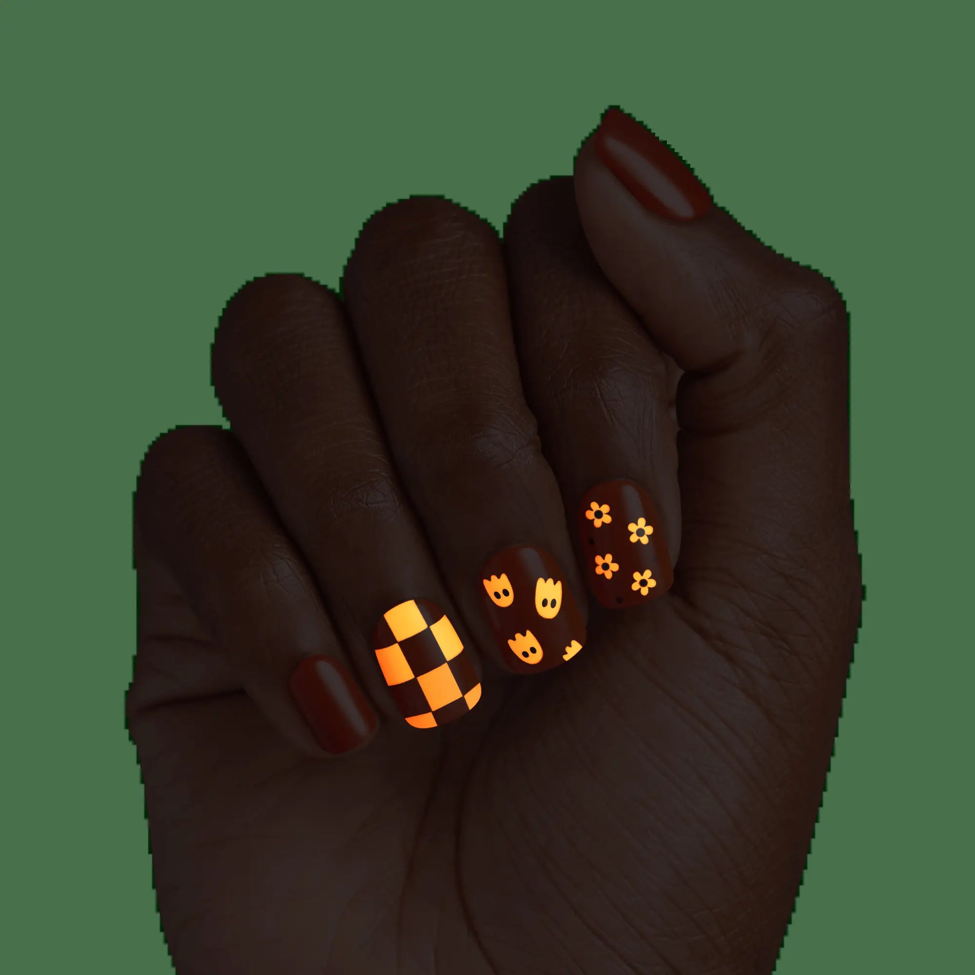 Impress Design Halloween No Glue Fake Press on Nails - Fangs Out | Design, Orange, Short, Squoval, Glow in the Dark, Manicure